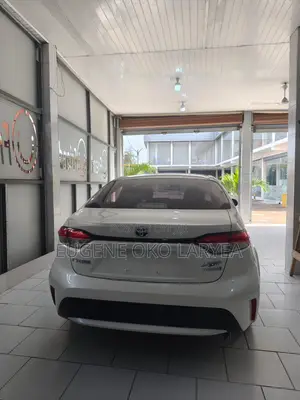 Toyota Corolla Hybrid LE 2023 White