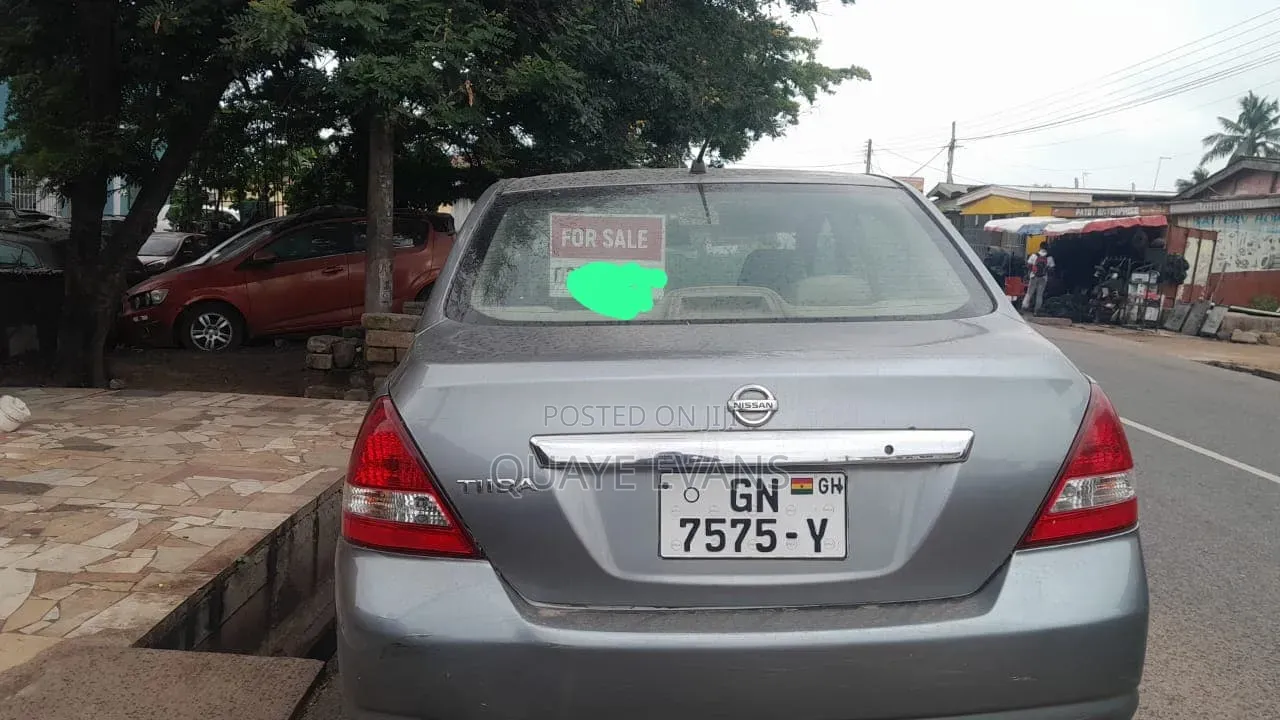 Nissan Tiida 2006 Gray