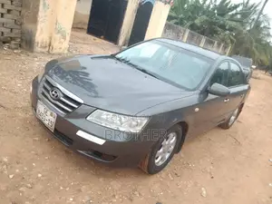 Hyundai Sonata GLS Sedan FWD (2.4L 4cyl 5A) 2010 Gray