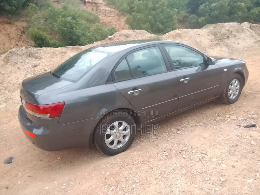 Hyundai Sonata GLS Sedan FWD (2.4L 4cyl 5A) 2010 Gray