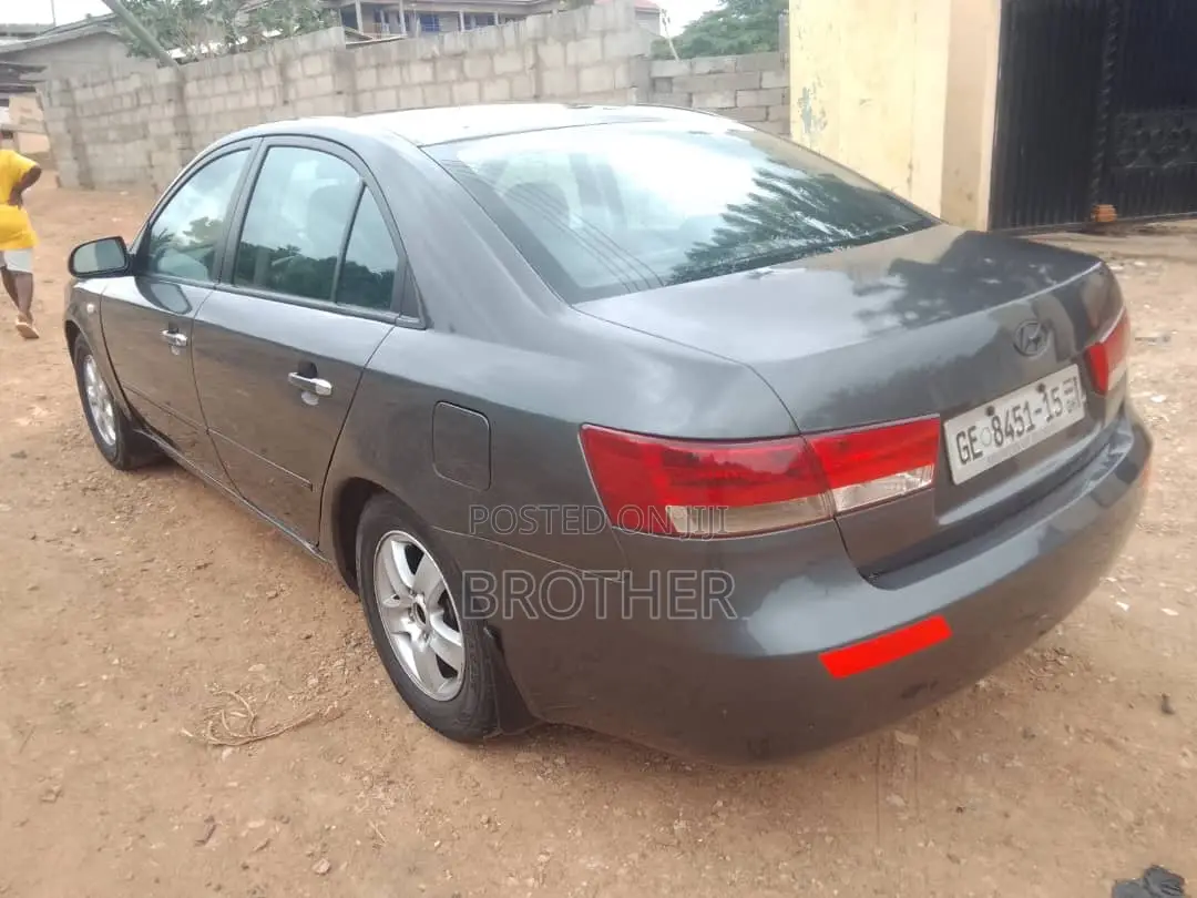 Hyundai Sonata GLS Sedan FWD (2.4L 4cyl 5A) 2010 Gray