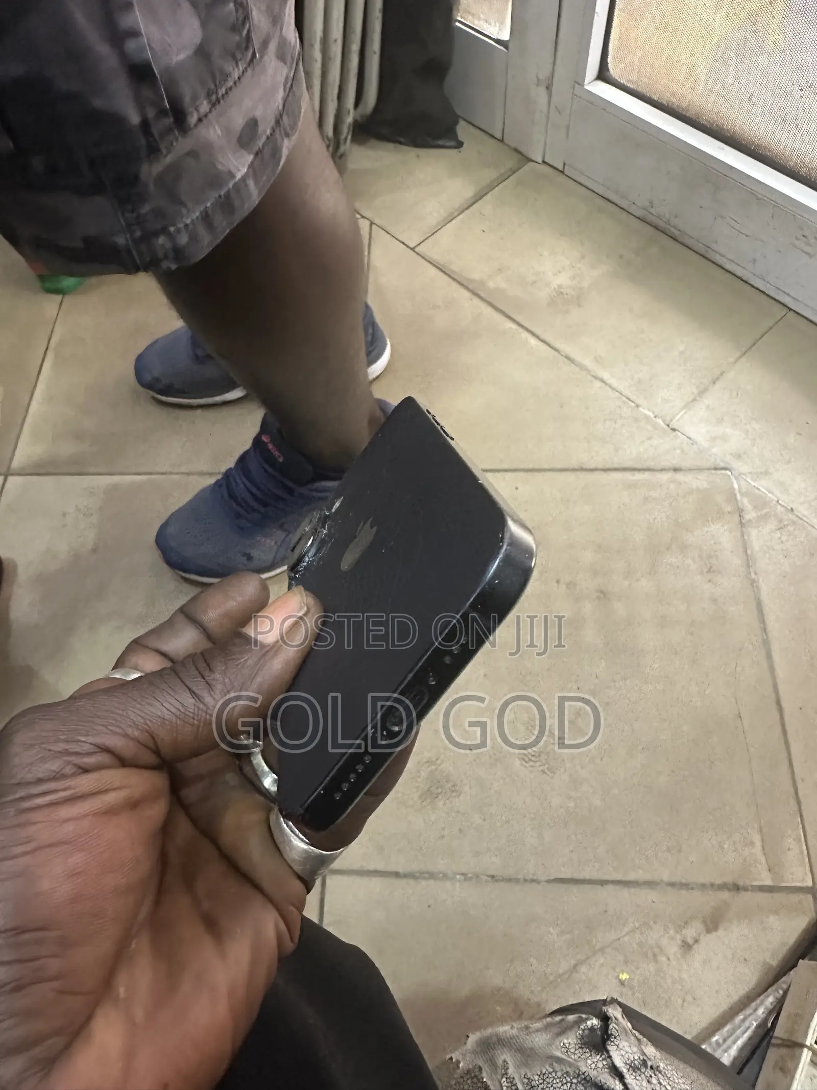 Apple iPhone 16 128 GB Gray
