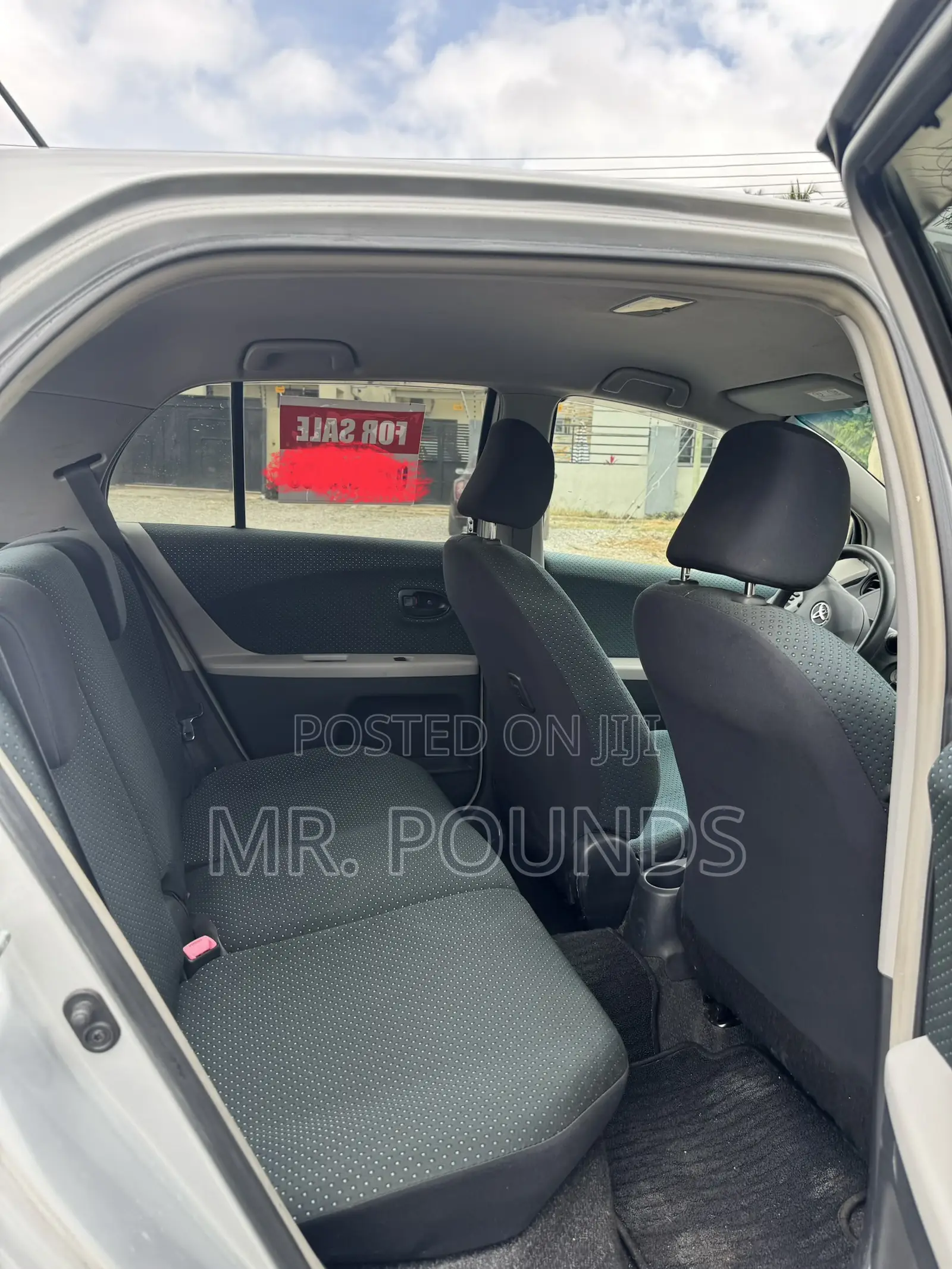 Toyota Vitz 2010 Silver