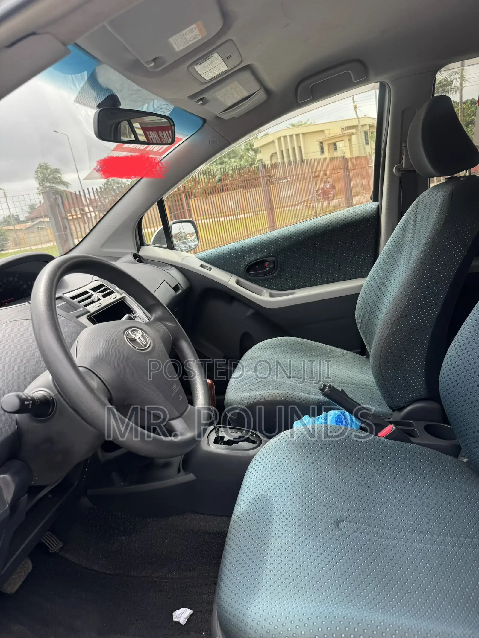 Toyota Vitz 2010 Silver