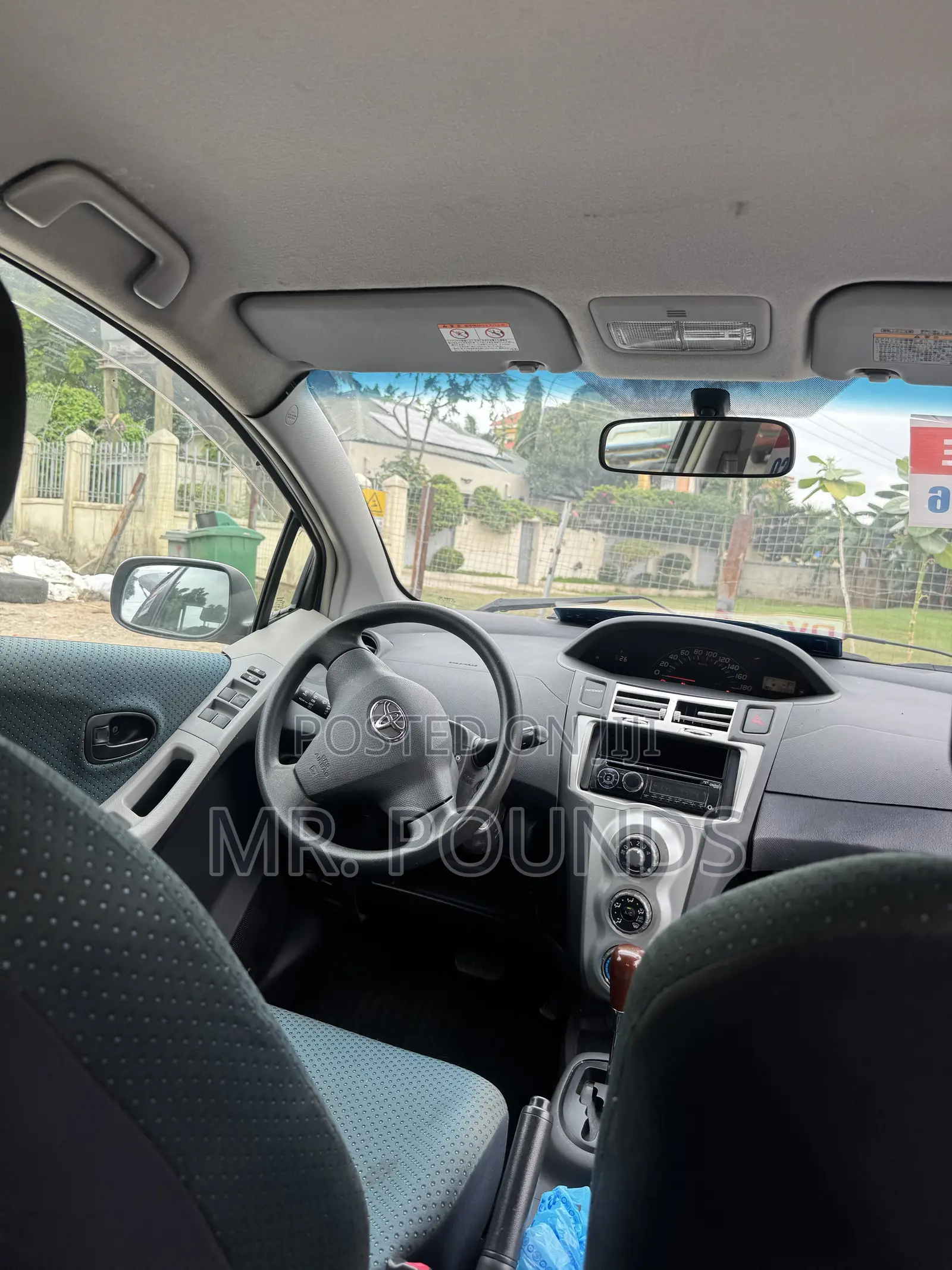 Toyota Vitz 2010 Silver