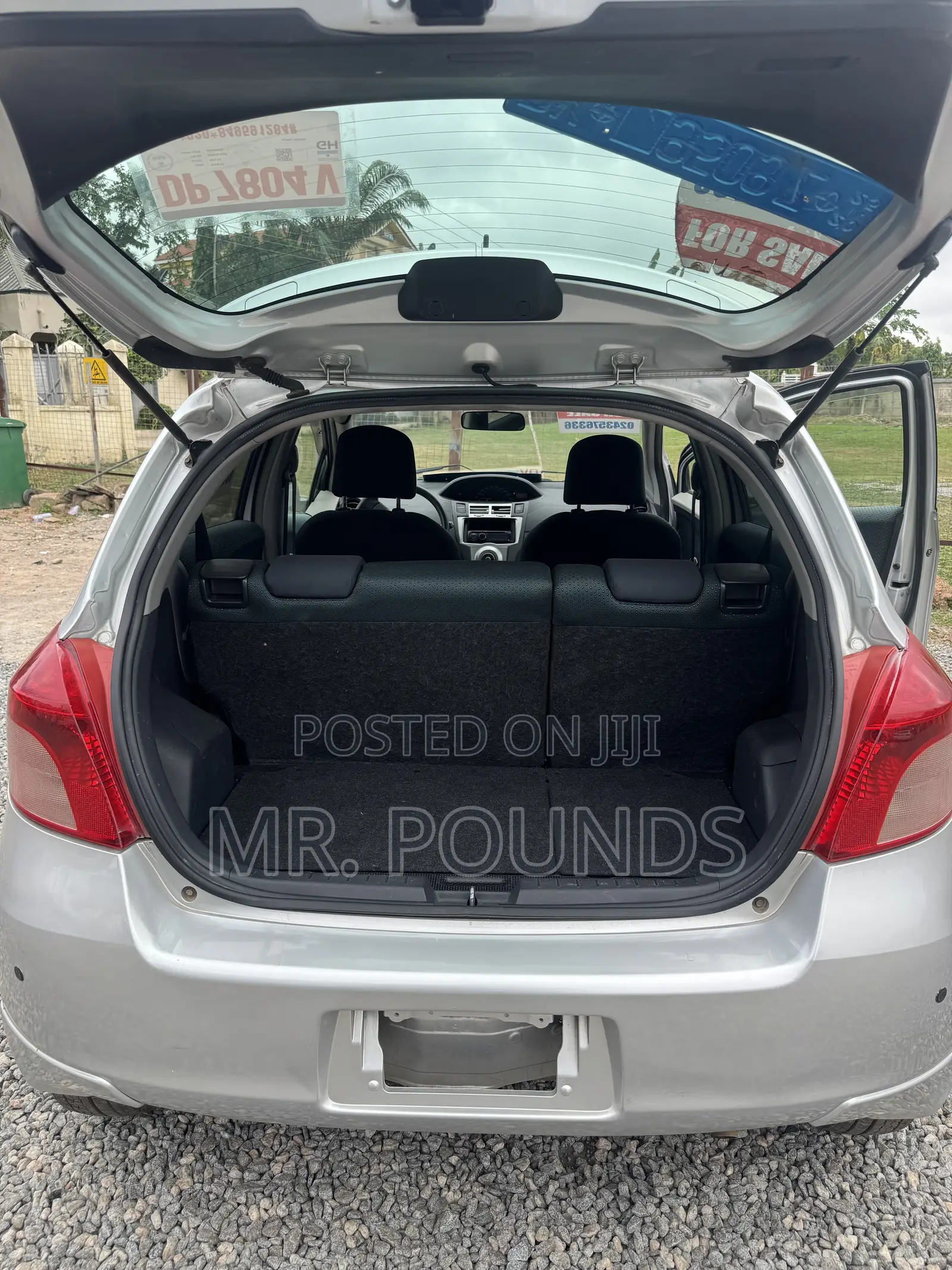 Toyota Vitz 2010 Silver
