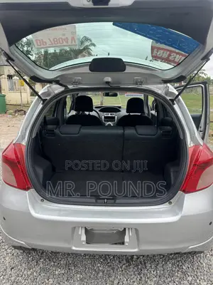 Toyota Vitz 2010 Silver