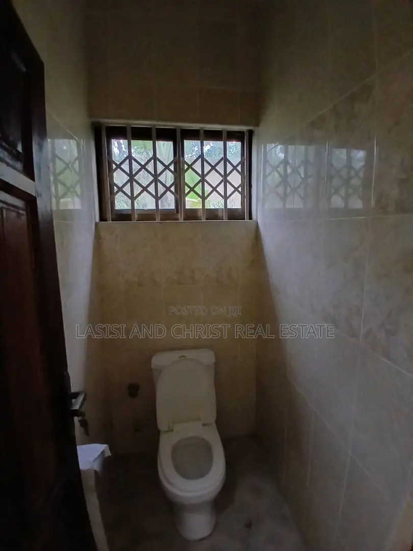 2bdrm House in Lasisi And Christ, Amasaman for rent