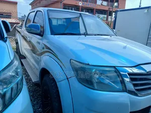 Toyota Hilux 2012 White