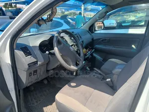 Toyota Hilux 2012 White
