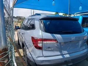 Honda Pilot Touring 7-Passenger 2022 Gray