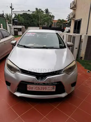 Toyota Corolla LE 4dr Sedan (1.8L 4cyl CVT) 2014 Silver