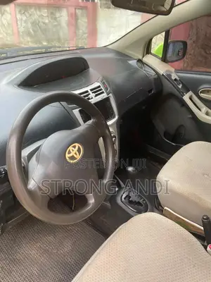 Toyota Vitz 2010 Green