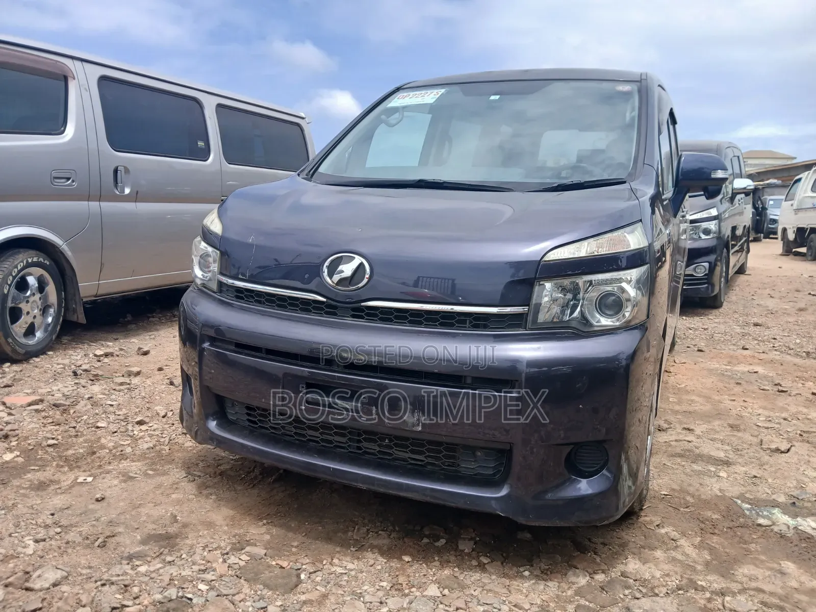 Toyota Voxy 2012