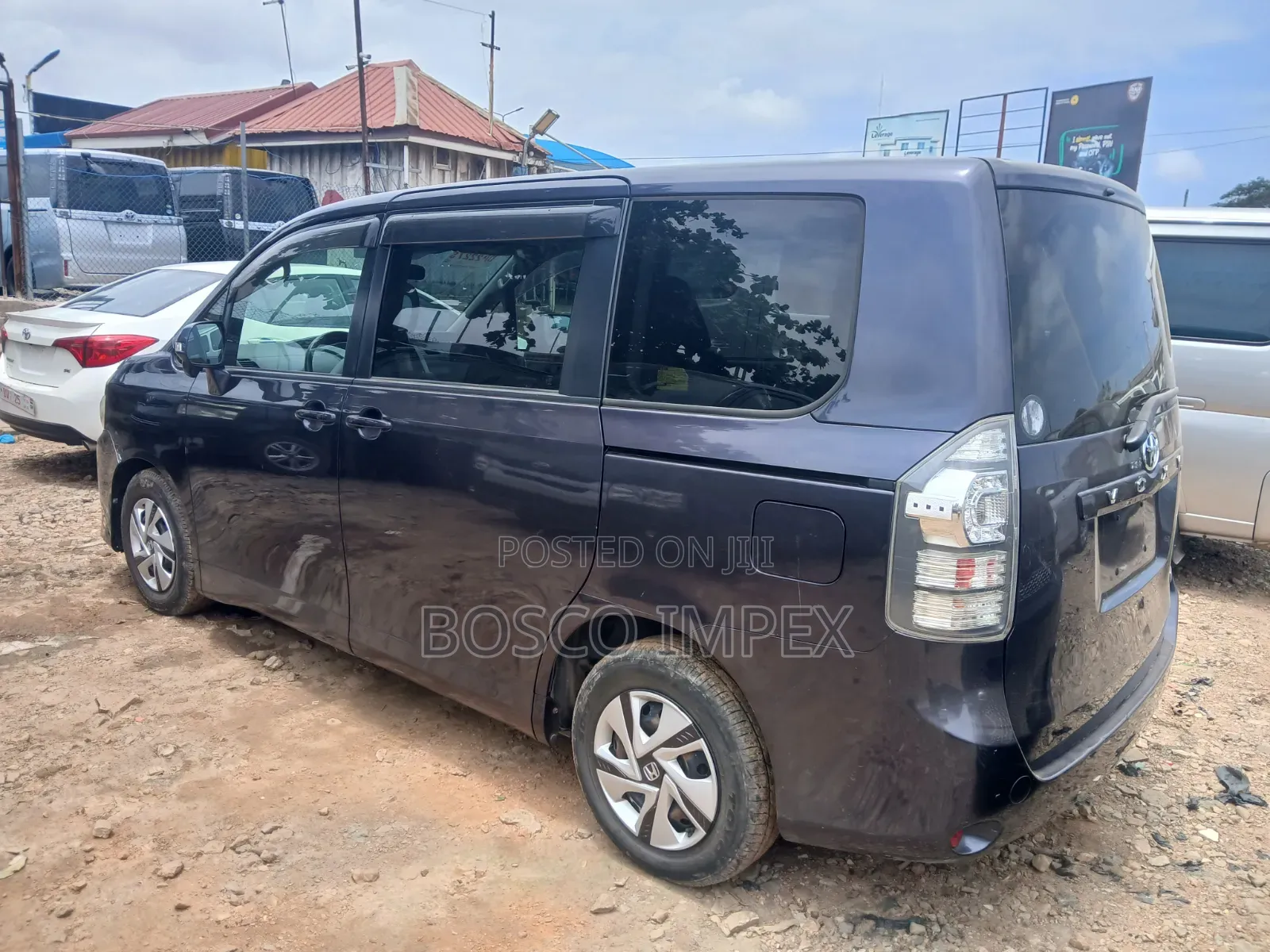 Toyota Voxy 2012