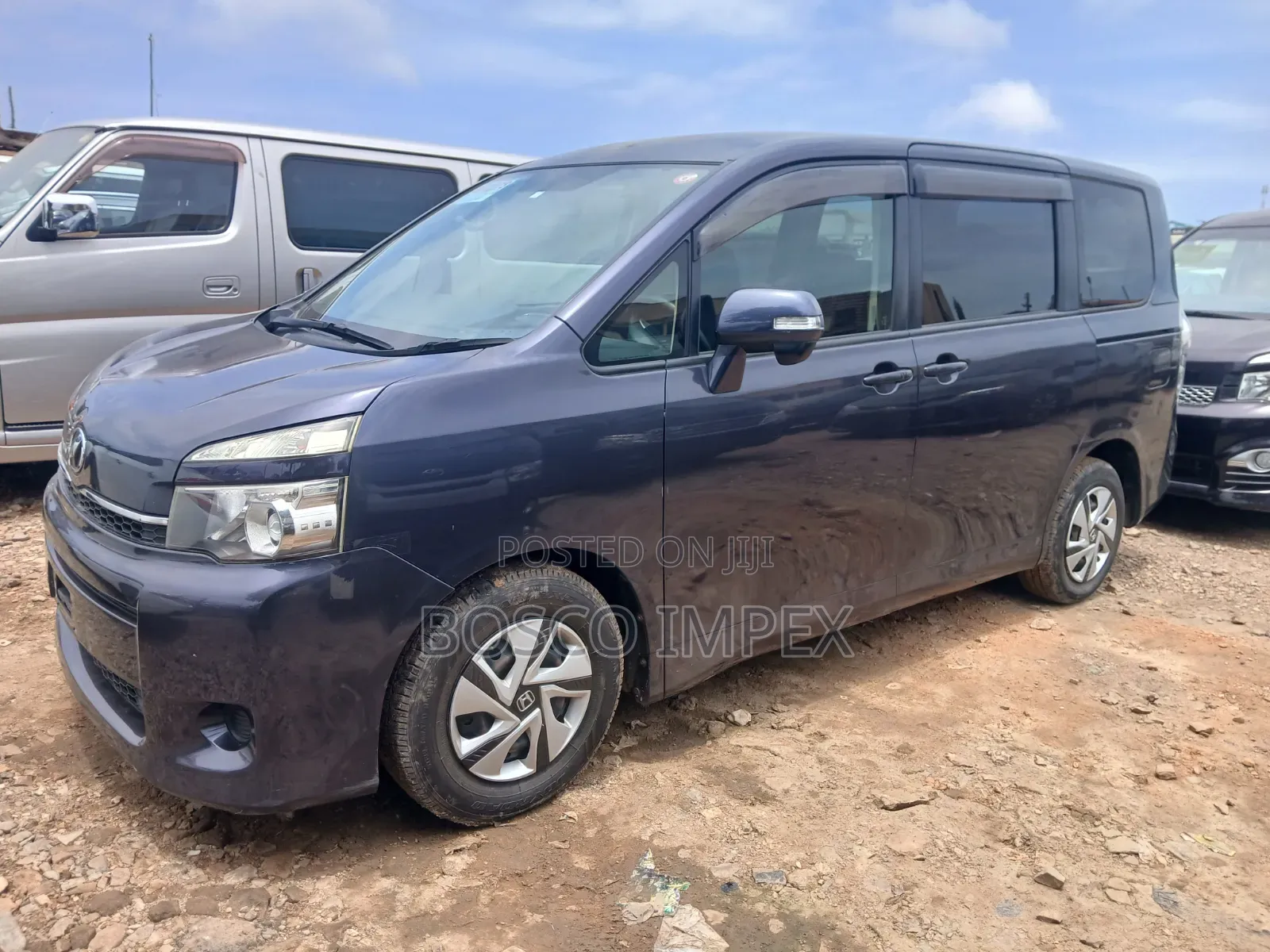 Toyota Voxy 2012