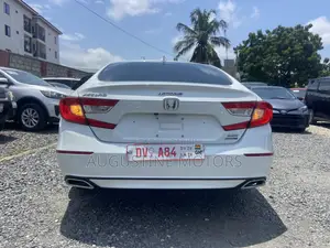 Honda Accord Touring 2.0T 2018 White