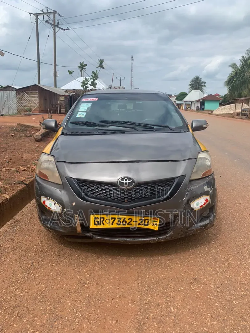 Toyota Yaris 2020 Silver