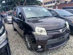 Toyota Sienta 2015 Brown
