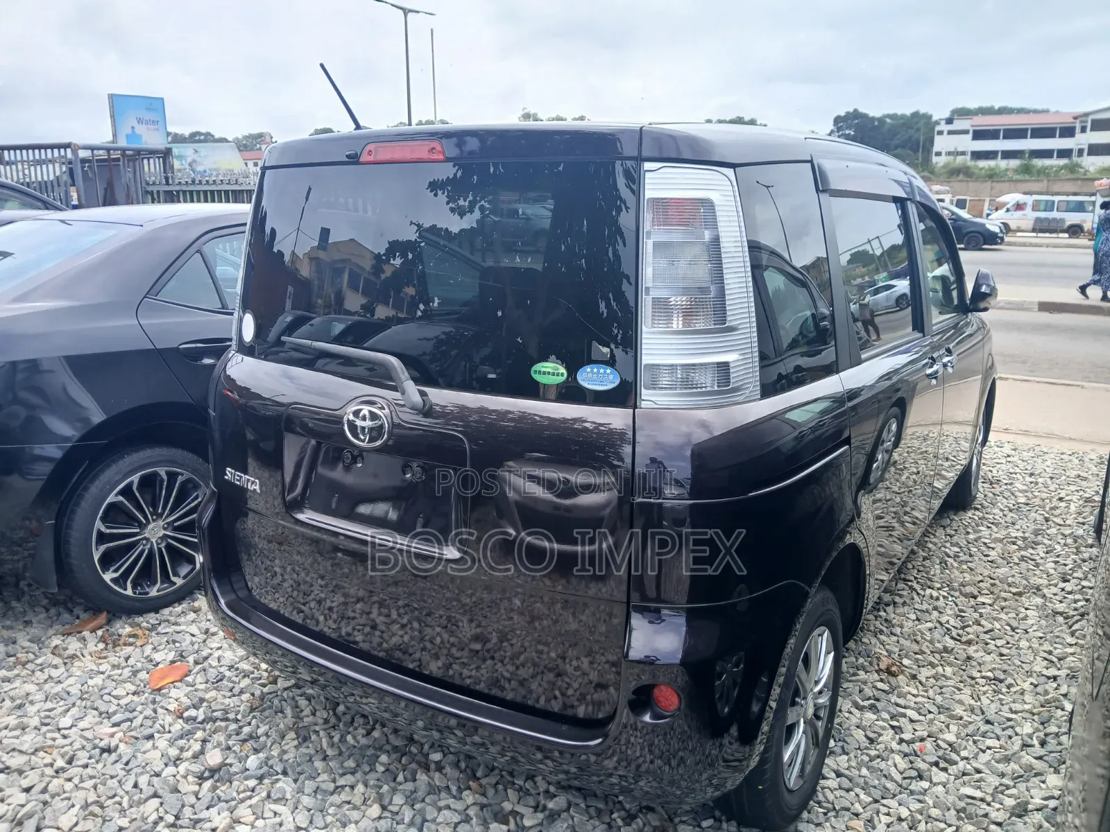 Toyota Sienta 2015 Brown