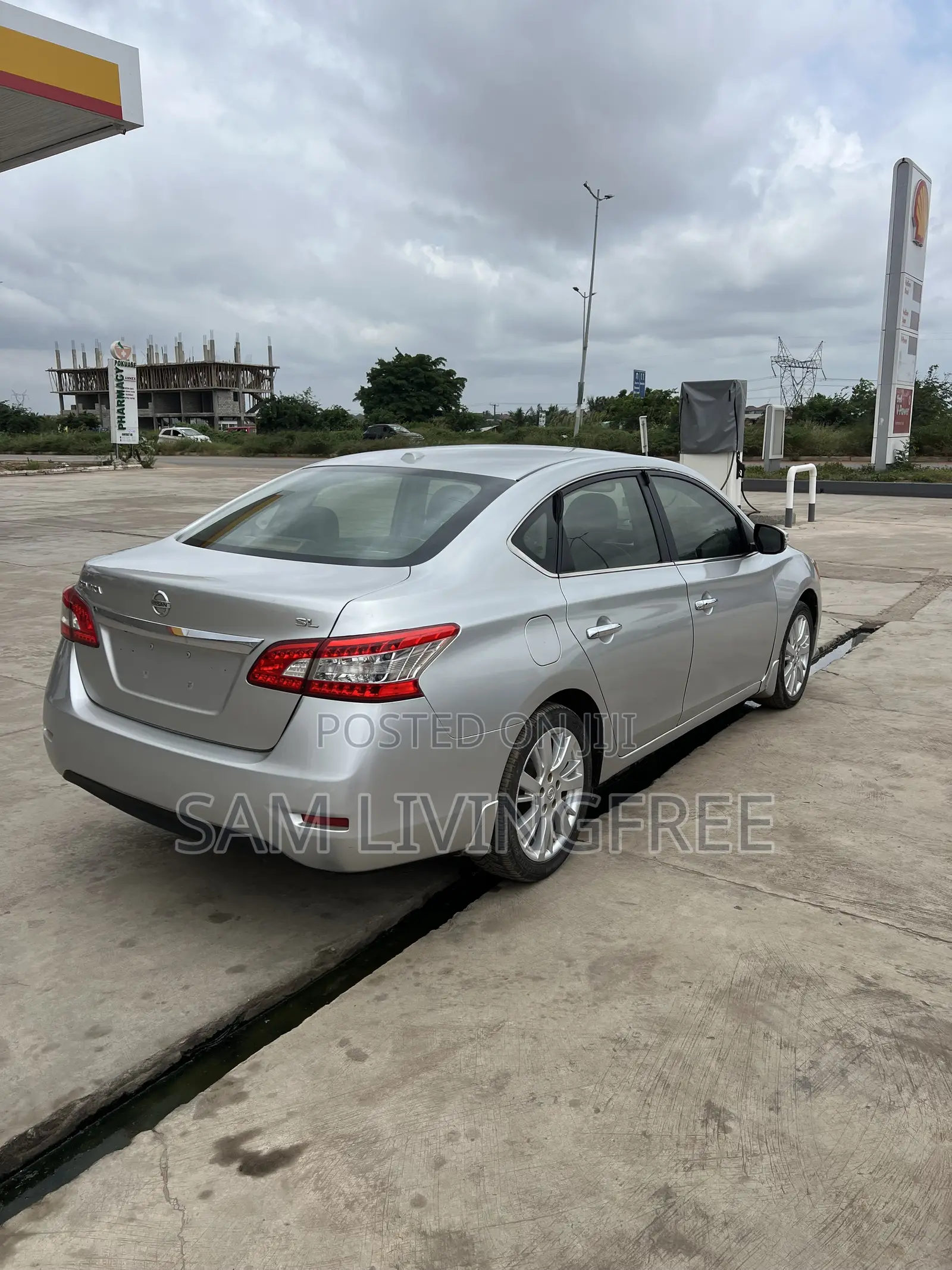 Nissan Sentra SL 4dr Sedan (1.8L 4cyl CVT) 2015 Silver