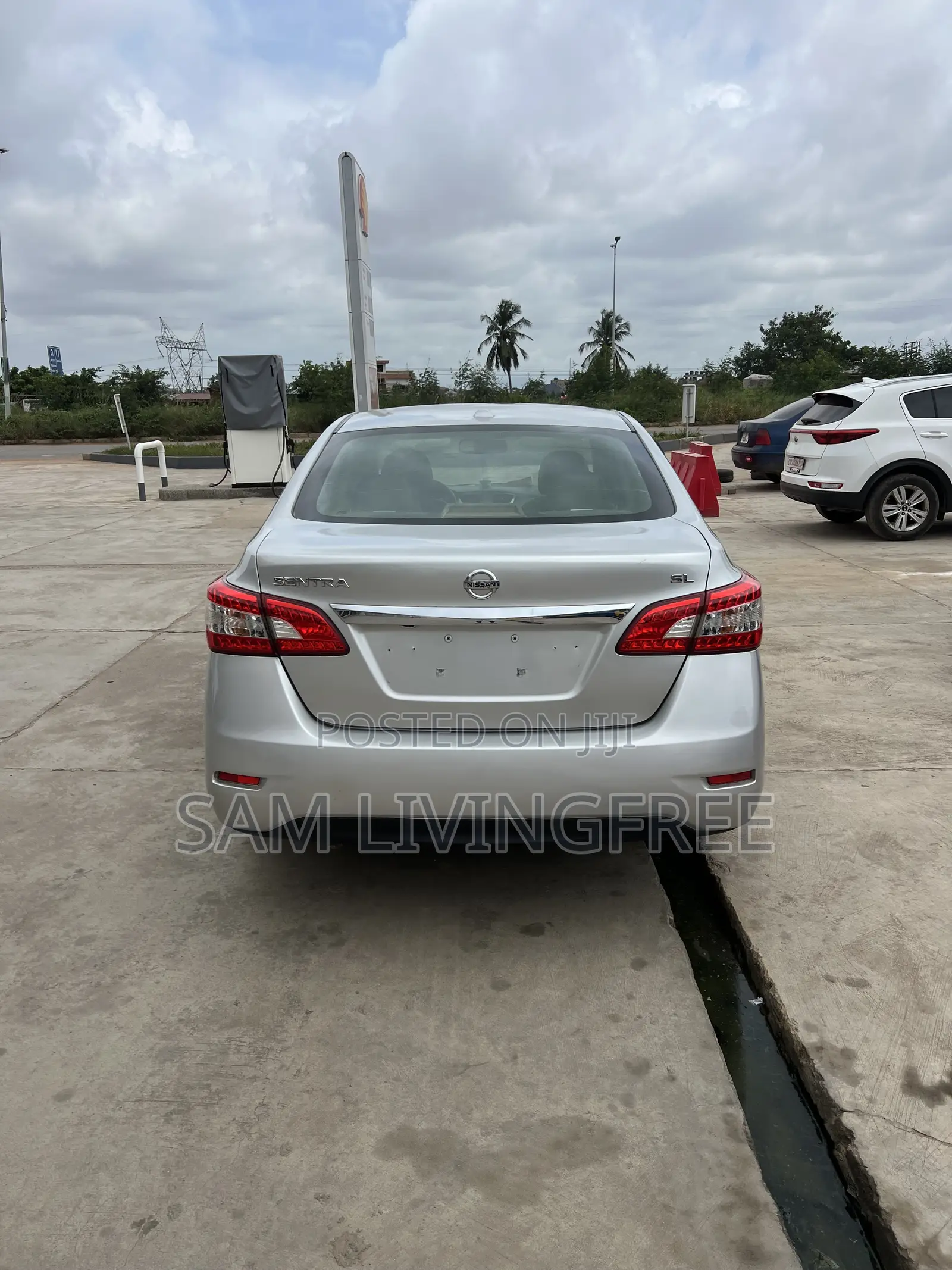 Nissan Sentra SL 4dr Sedan (1.8L 4cyl CVT) 2015 Silver