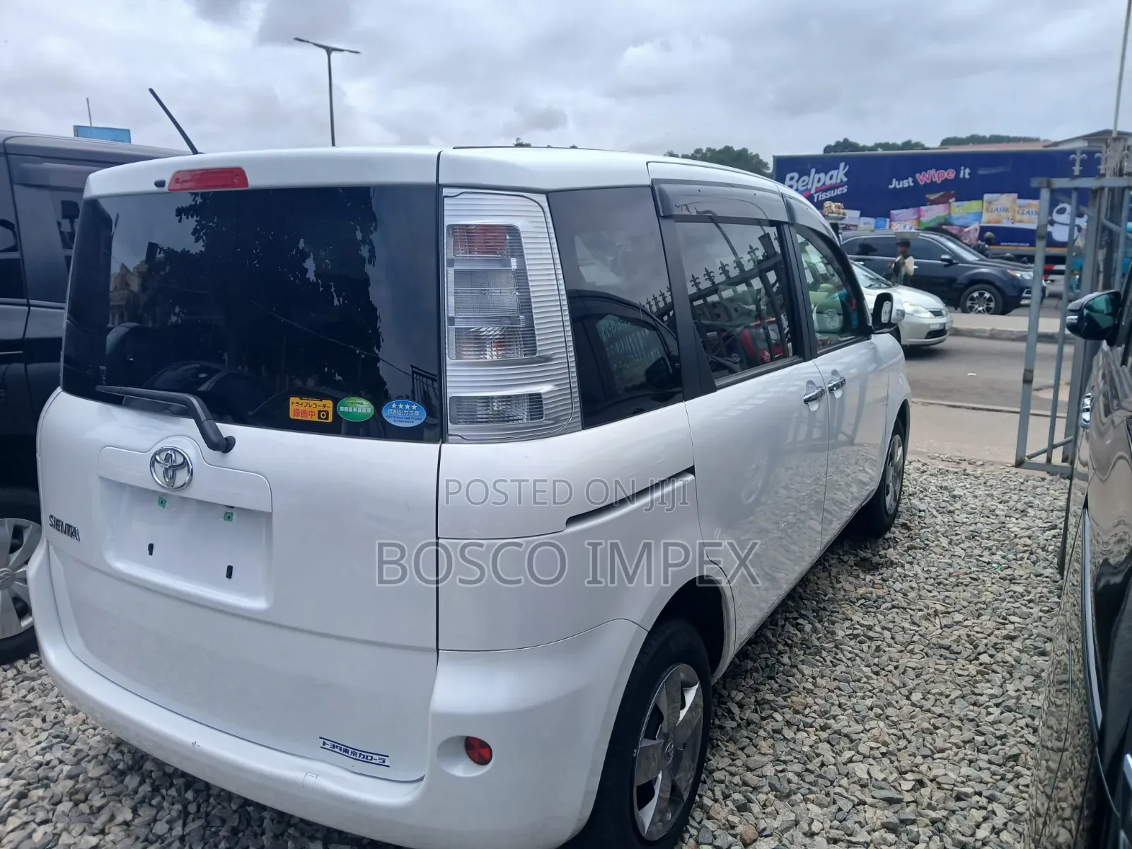 Toyota Sienta 2012 White