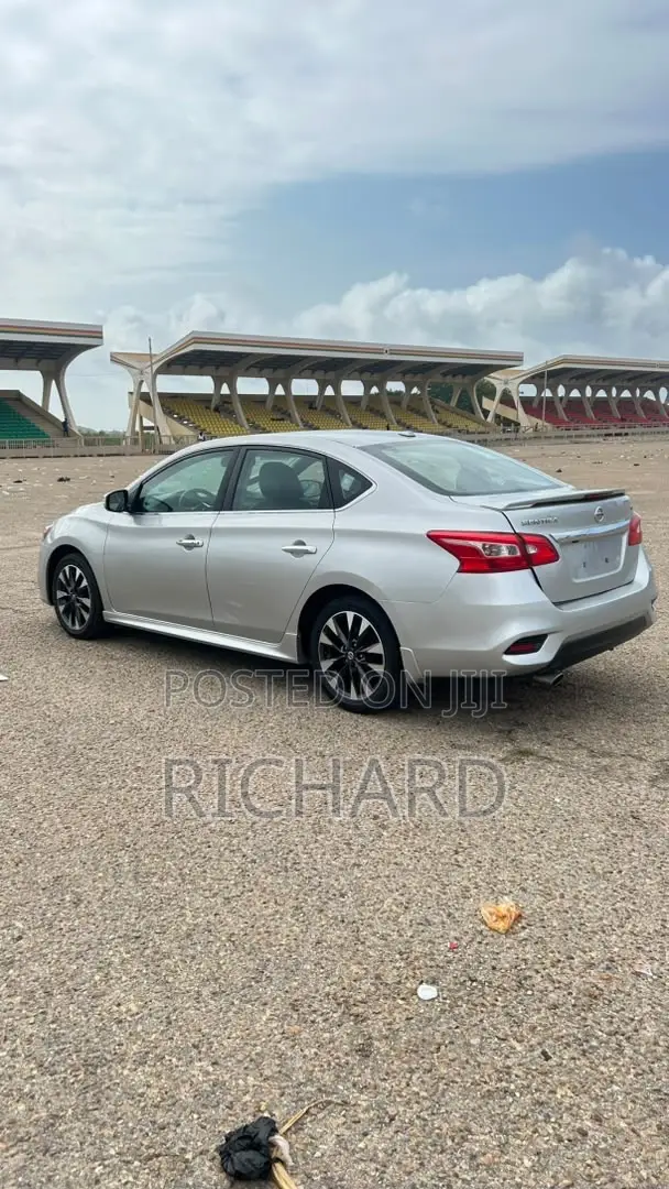Nissan Sentra SR 2019 Silver