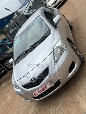 Toyota Belta 2010 Silver