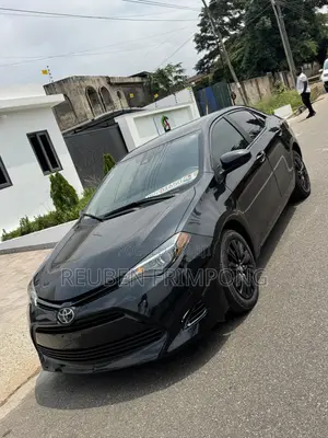Toyota Corolla LE (1.8L 4cyl 2A) 2018 Black
