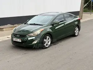 Hyundai Elantra Limited Sedan FWD (1.8L 4cyl 6A) 2013 Green