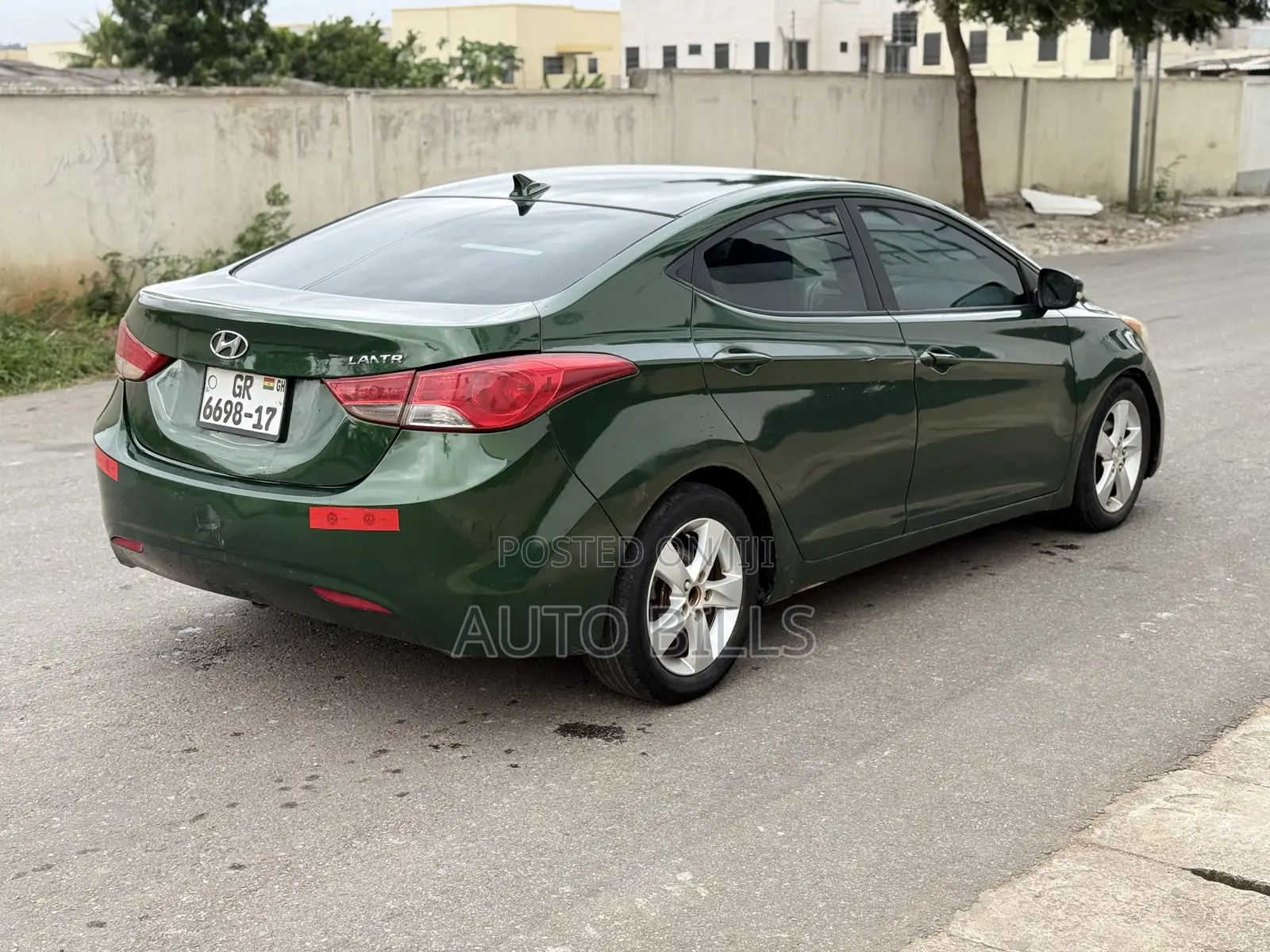 Hyundai Elantra Limited Sedan FWD (1.8L 4cyl 6A) 2013 Green