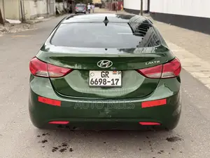 Hyundai Elantra Limited Sedan FWD (1.8L 4cyl 6A) 2013 Green