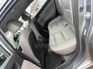 Hyundai Elantra Limited Sedan FWD (2.0L 4cyl 6A) 2017 Gray