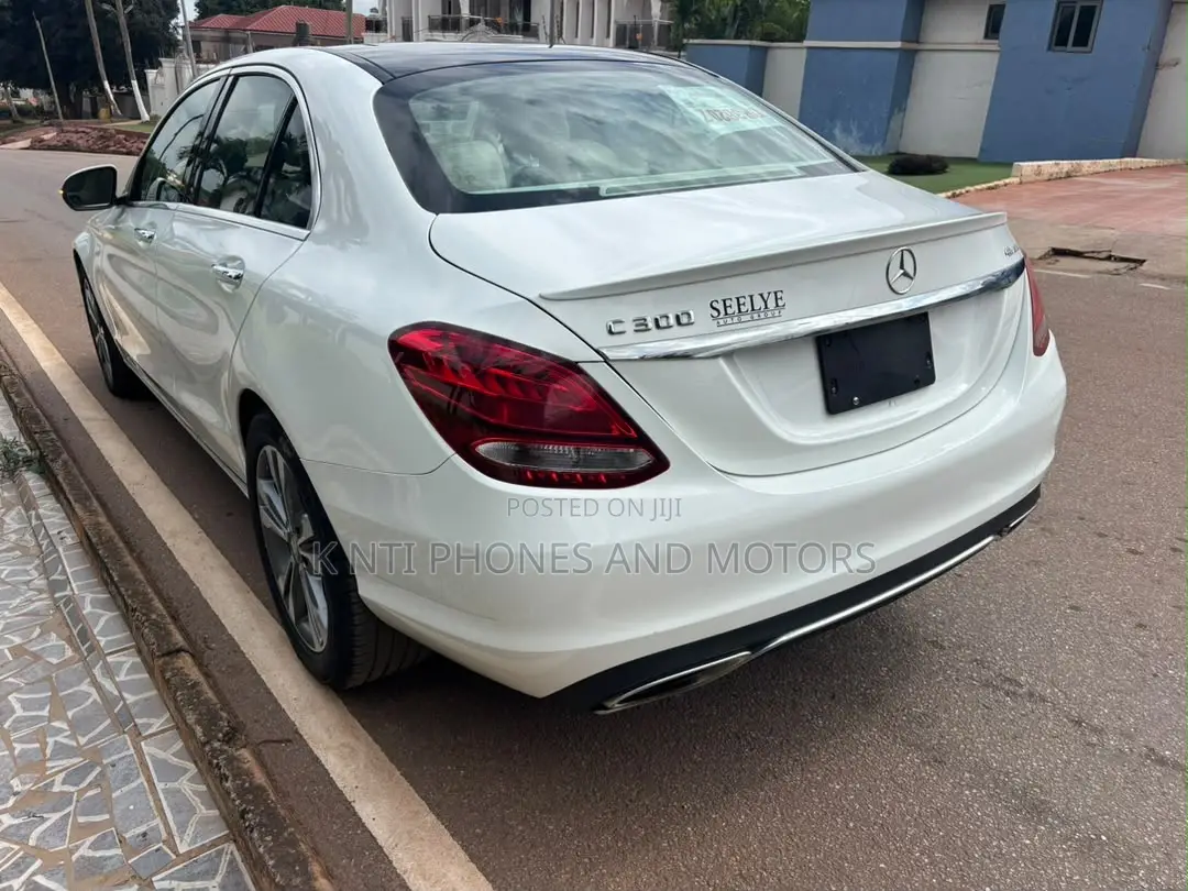 Mercedes-Benz C300 Luxury 4matic Sedan AWD (2.0L 4cyl 7A) 2017 White