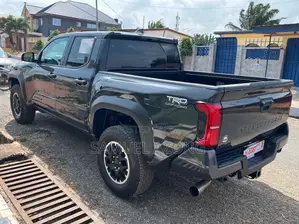 New Toyota Tacoma TRD Off-Road Double Cab 4WD 5.0 ft. SB (Automatic)