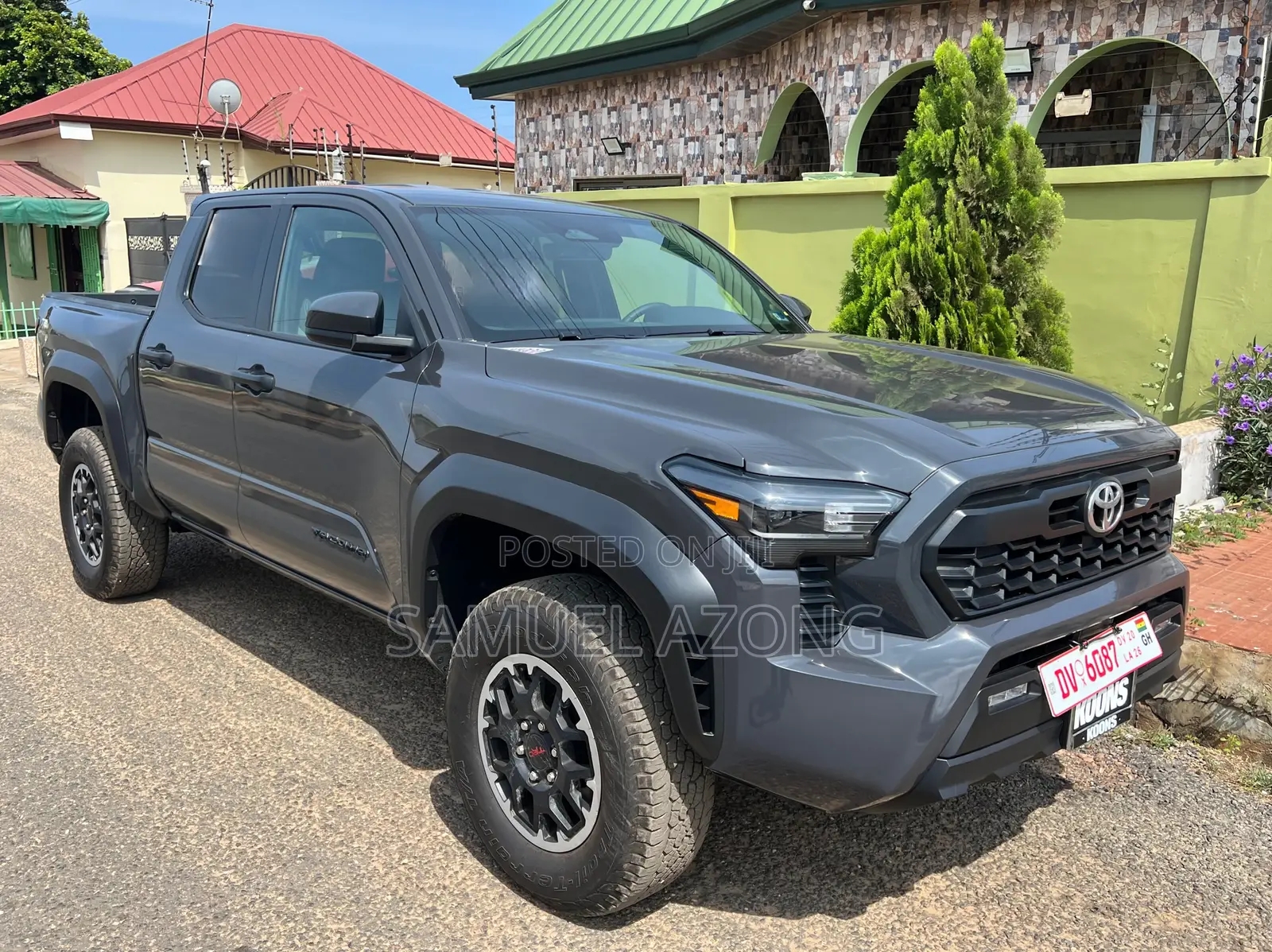 New Toyota Tacoma TRD Off-Road Double Cab 4WD 5.0 ft. SB (Automatic)