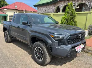 New Toyota Tacoma TRD Off-Road Double Cab 4WD 5.0 ft. SB (Automatic)