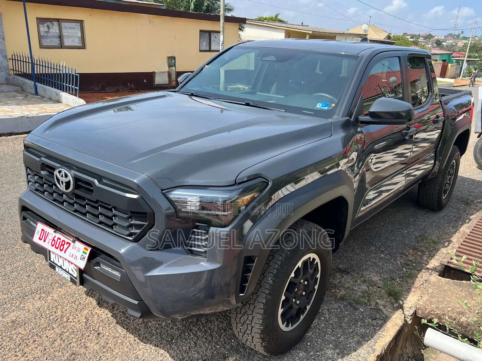 New Toyota Tacoma TRD Off-Road Double Cab 4WD 5.0 ft. SB (Automatic)