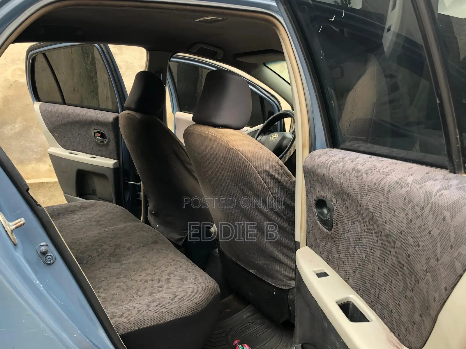 Toyota Vitz 1.0 FWD 5dr 2012