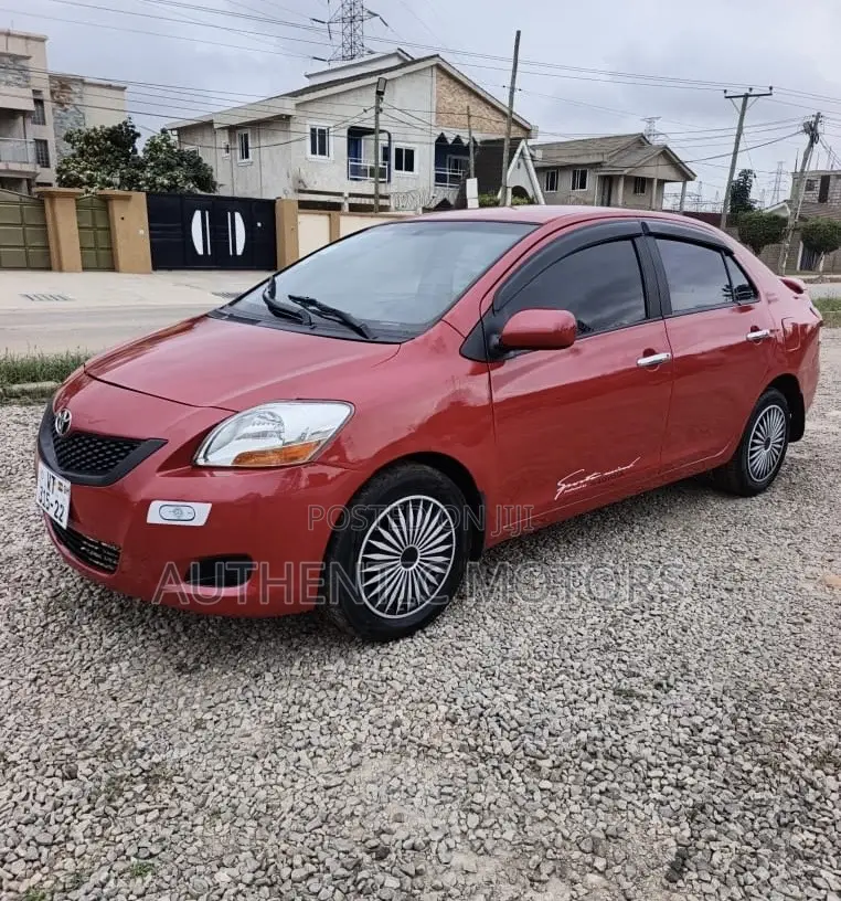 Toyota Yaris Base Sedan 4dr 2010 Red