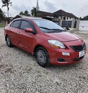 Toyota Yaris Base Sedan 4dr 2010 Red