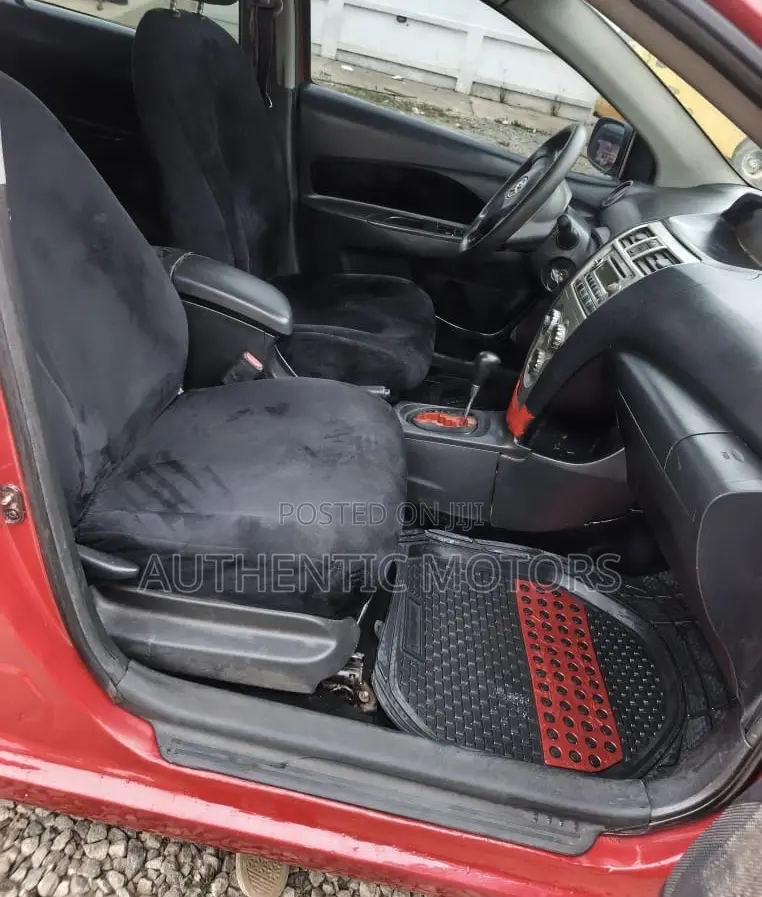 Toyota Yaris Base Sedan 4dr 2010 Red