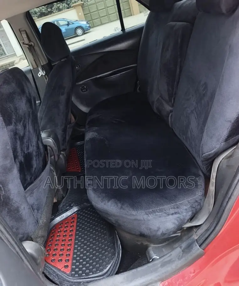 Toyota Yaris Base Sedan 4dr 2010 Red