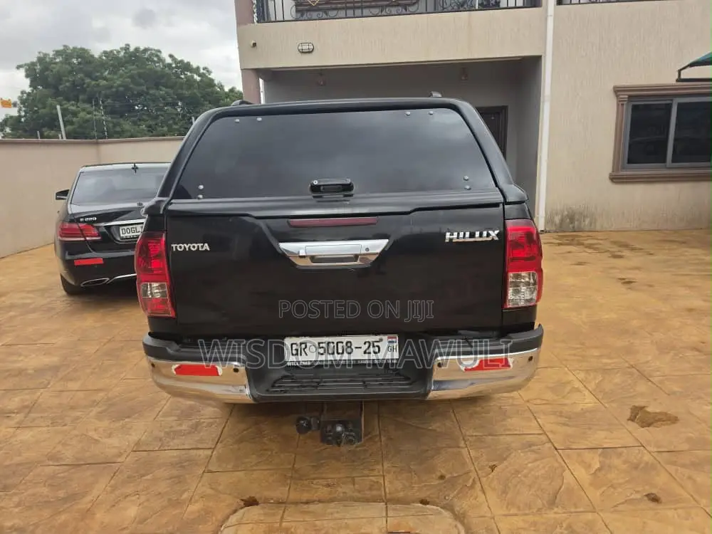 Toyota Hilux 2018 Black