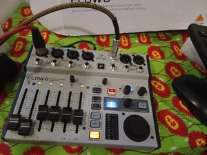 Digital Mixer (Behringer Flow 8)