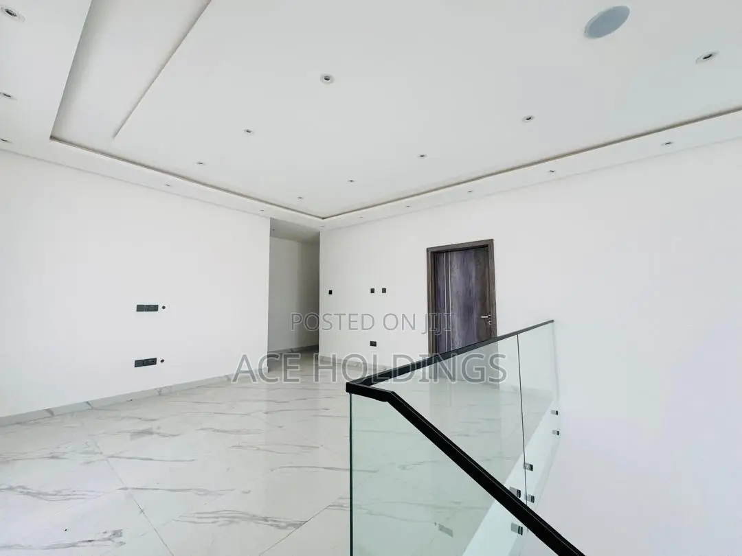 4bdrm Mansion in School Junction for sale