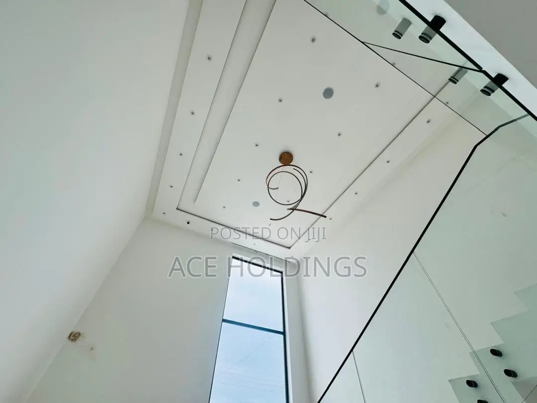 4bdrm Mansion in School Junction for sale