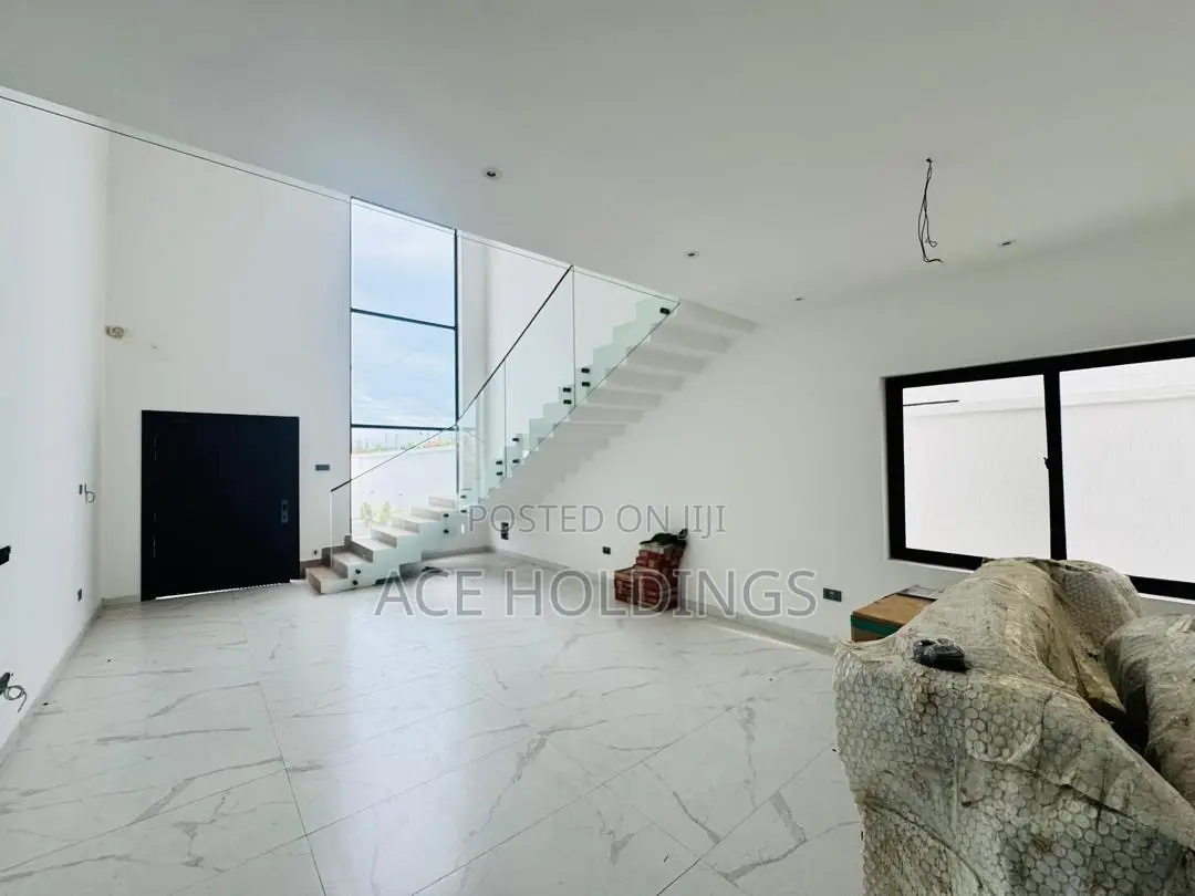 4bdrm Mansion in School Junction for sale