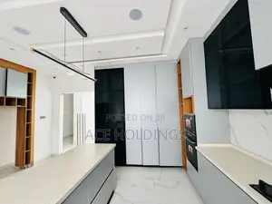 4bdrm Mansion in School Junction for sale